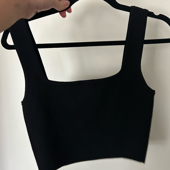 NWOT black crop top thick material - Picture 4 of 4